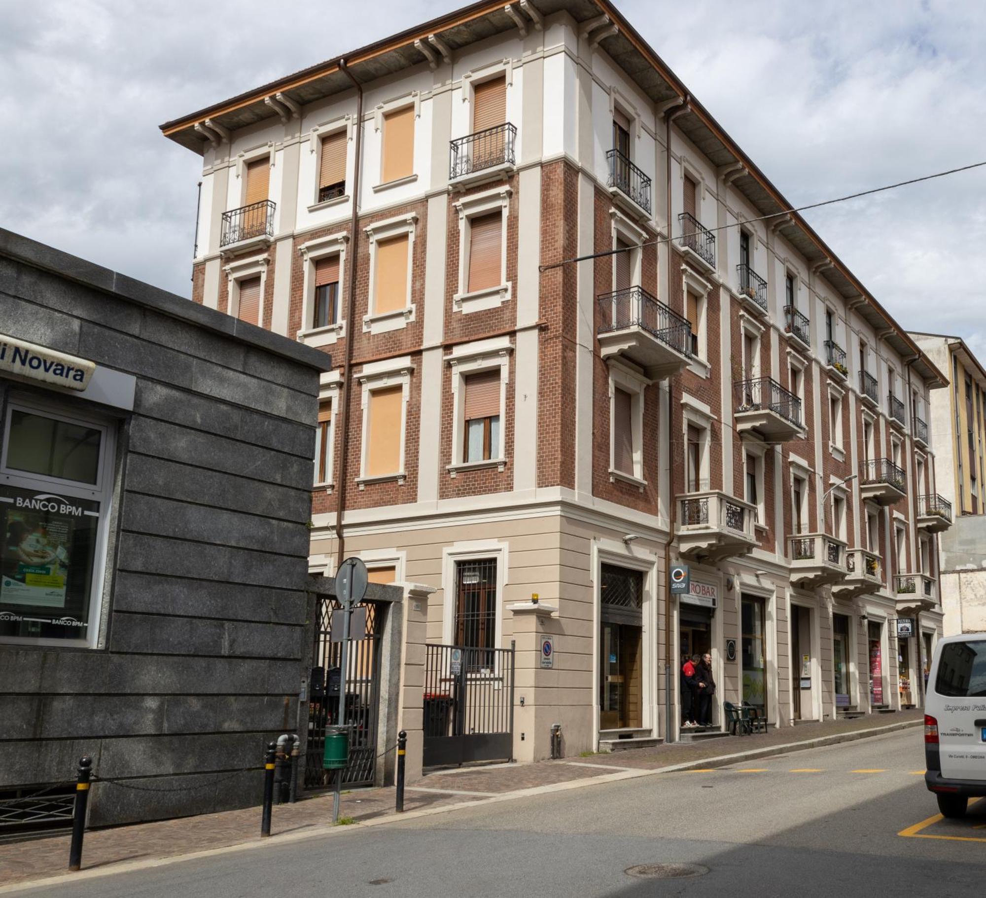 Elegante Appartamento Nel Cuore Di Omegna Bagian luar foto